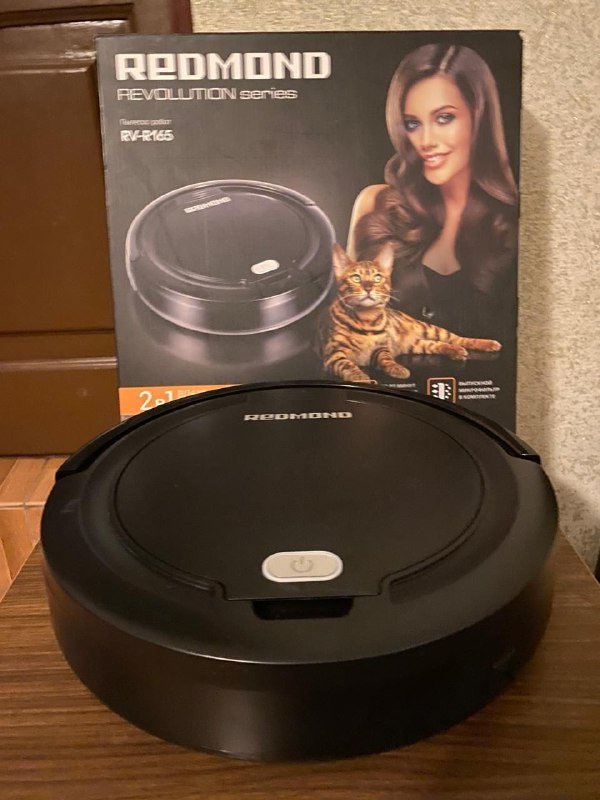 Робот-пылесос Redmond