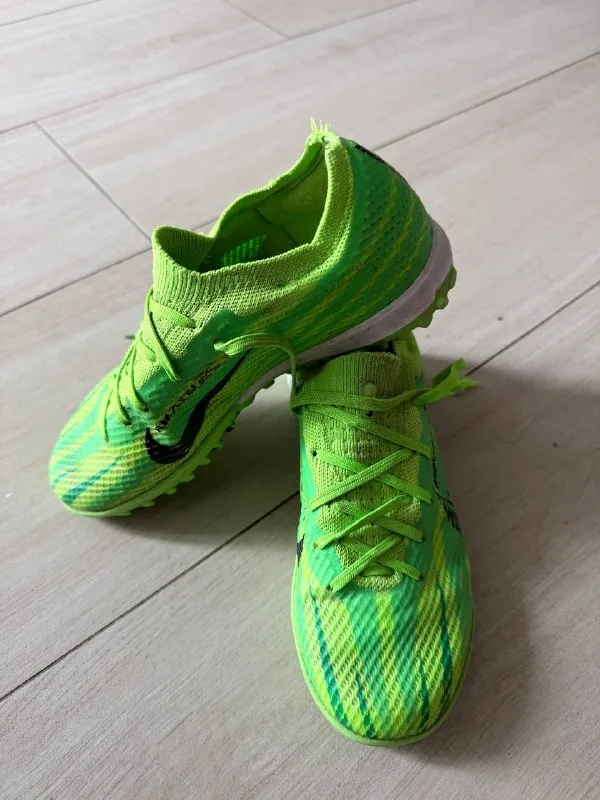 Детские футбольные бутсы Nike, 35 размер 1