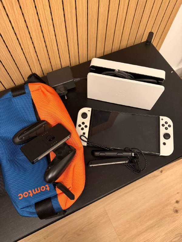 Nintendo Switch OLED, аксессуары, игры