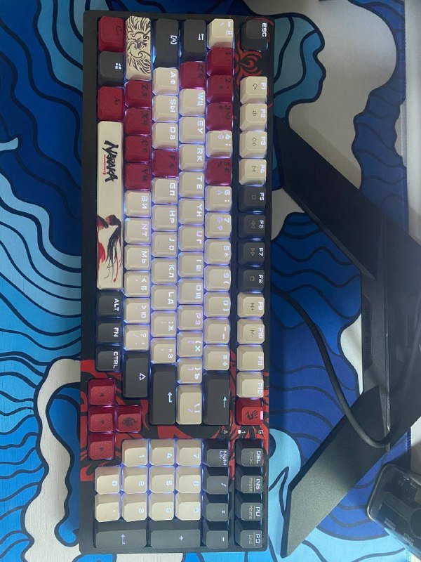 Стационарный компьютер, монитор, клавиатура 3