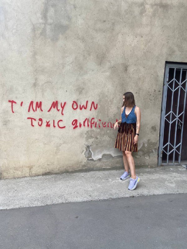 Джинсовая жилетка с пацификом 4