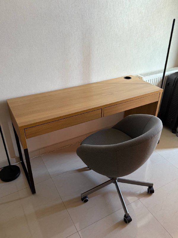 Кресло IKEA SKRUVSTA, Черное кресло, Пластиковый белый стул с подушкой