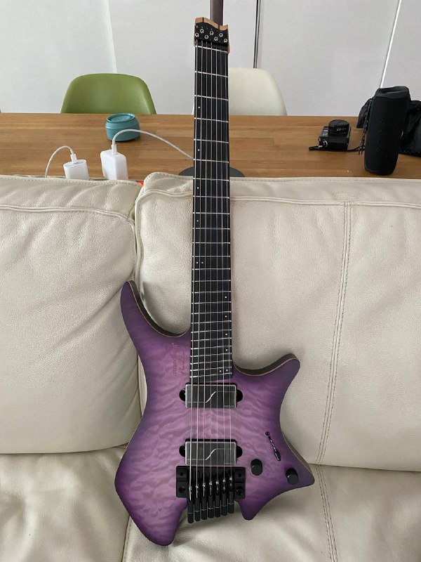 Квадрокоптер DJI Mini 2, бесперебойник APC Easy UPS, электро-гитара Strandberg, звуковая карта Universal Audio, вокальный микрофон Beyerdynamic 4