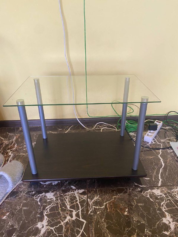 Столик для телевизора или для журналов