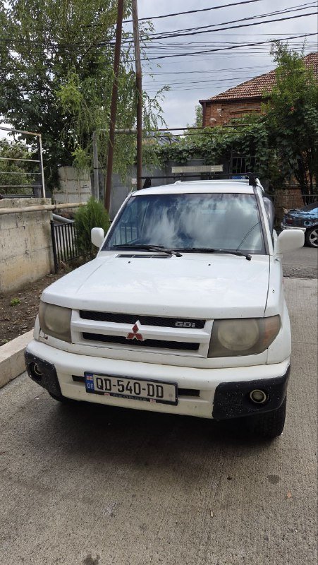 Mitsubishi Pajero iO 1998 компактный внедорожник