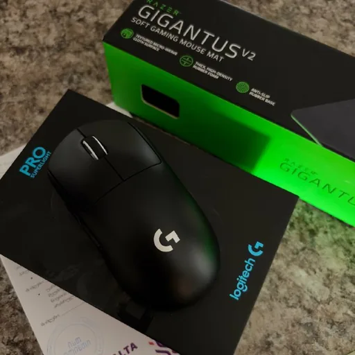 Logitech G Pro X Superlight мышь, Razer Gigantus V2 коврик