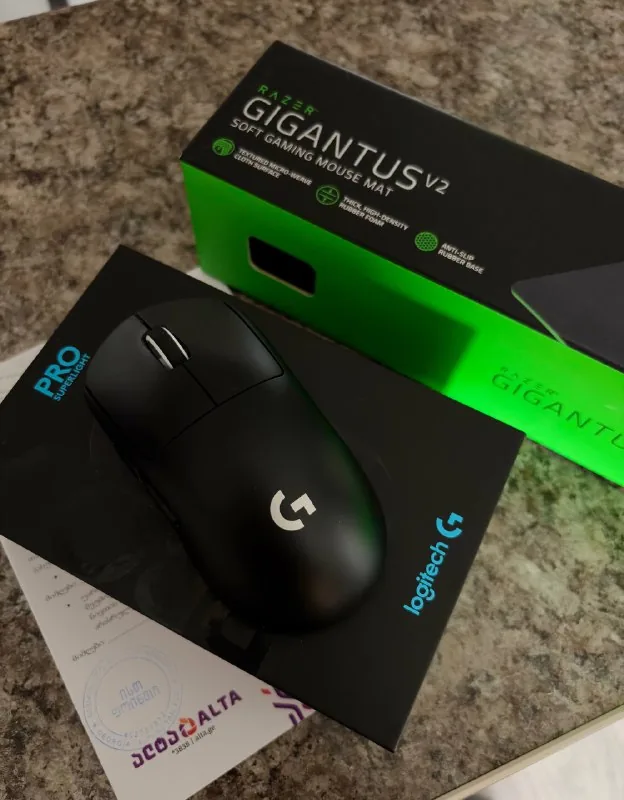Logitech G Pro X Superlight мышь, Razer Gigantus V2 коврик