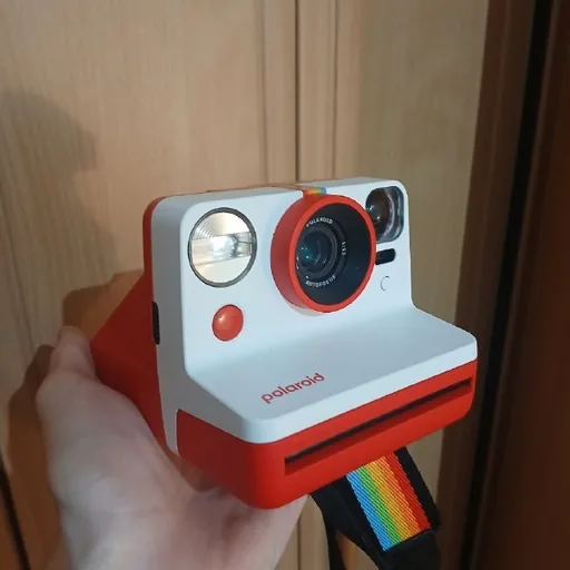 Polaroid Now instant camera