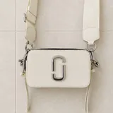 Футболки Uniqlo, спортивный топ Adidas Marimekko, сумка Marc Jacobs, джинсы Uniqlo JW Anderson 3