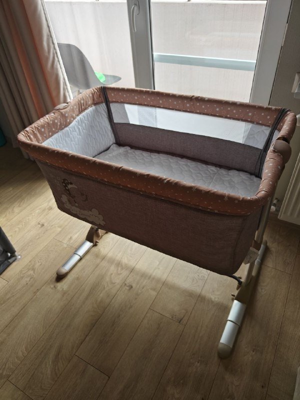 Манеж, кроватка детская, стерилизатор, подушки, шезлонг, мобиль, одежда для малыша 2