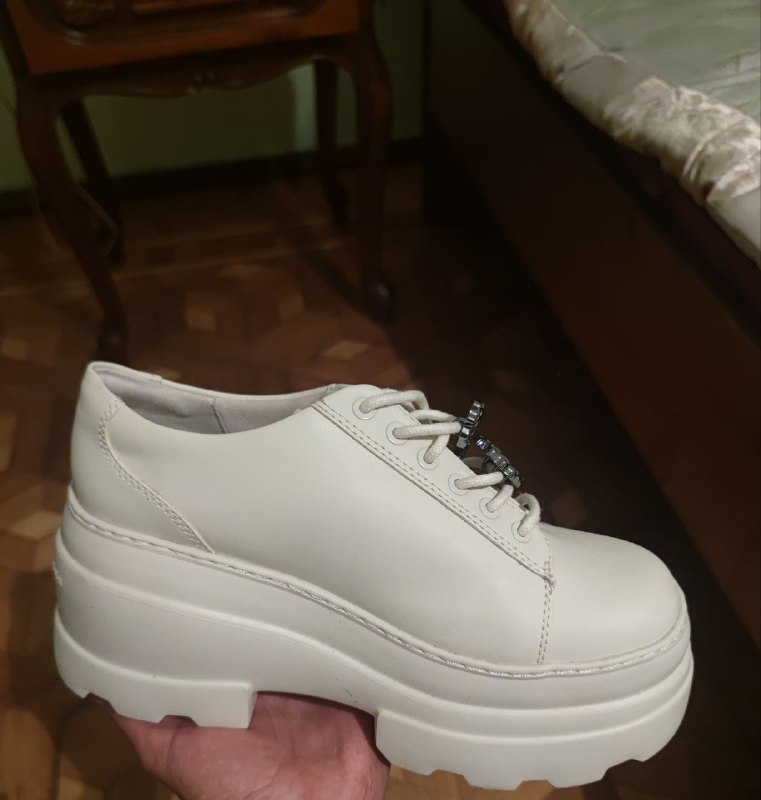 Женские белые туфли Charles & Keith, размер 38 1