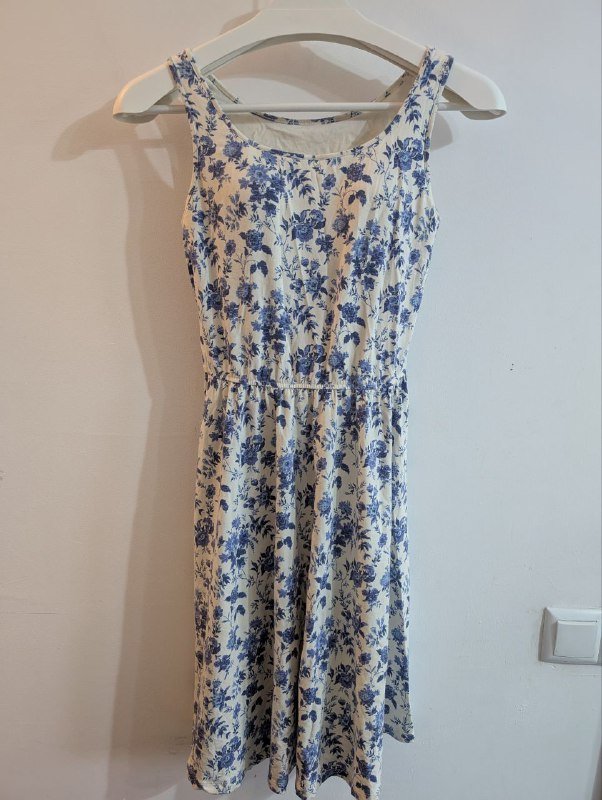Короткая рубашка Zara, кофта Uniqlo, свитер Artka, майки спортивные и рубчик, платье Uniqlo, серая кофта Uniqlo 6