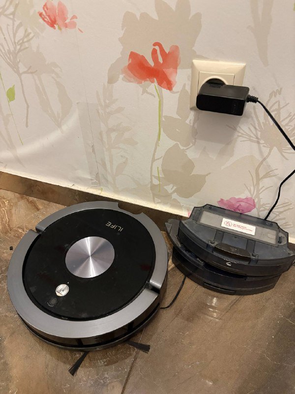 Робот-пылесос в комплекте