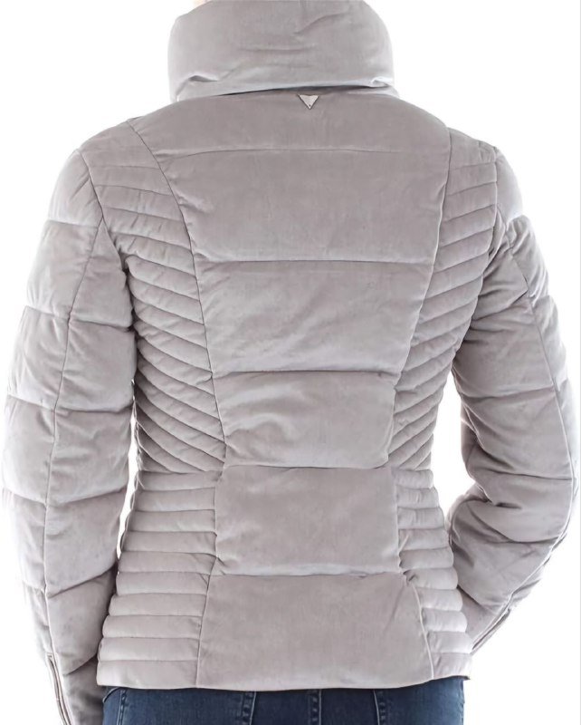 женская велюровая куртка Guess серебристо серая 4