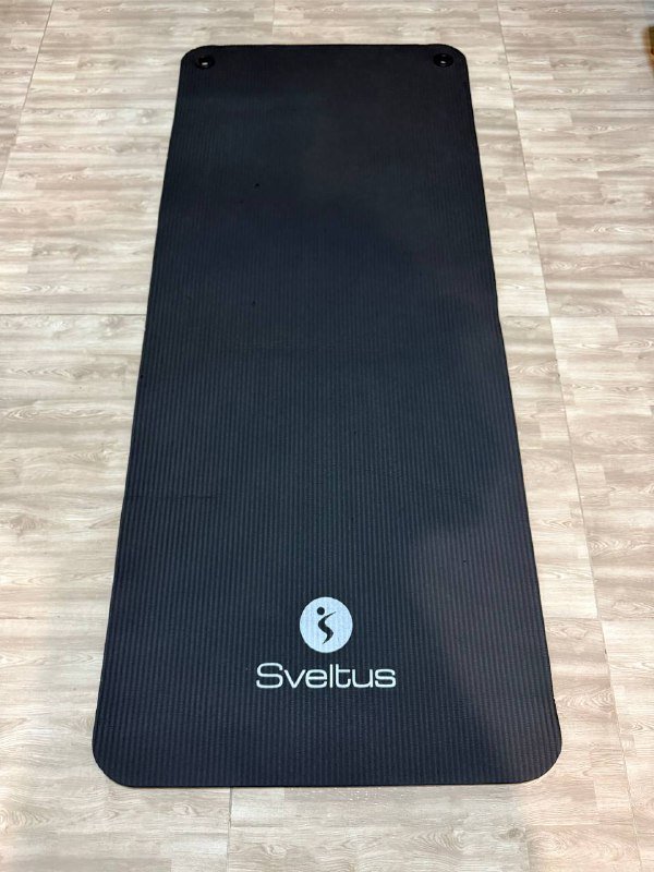 Коврик для тренировок Sveltus с резинками для фиксации