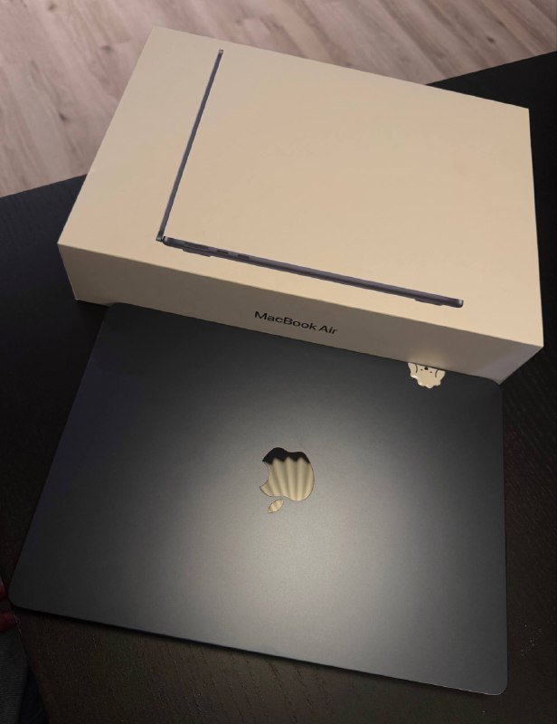 MacBook Air M2 8/256 13'