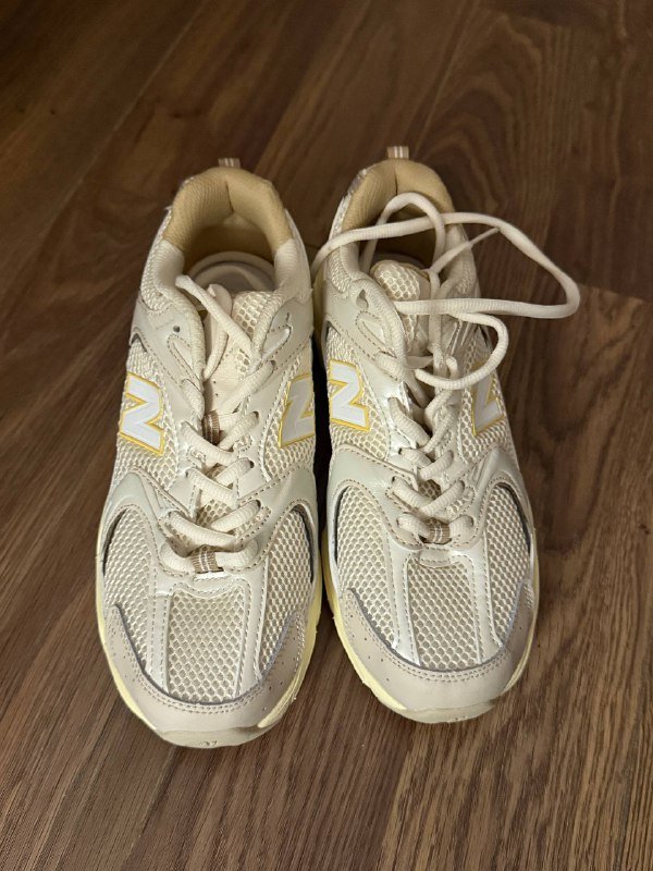 кроссовки New Balance, кеды Levi's 2