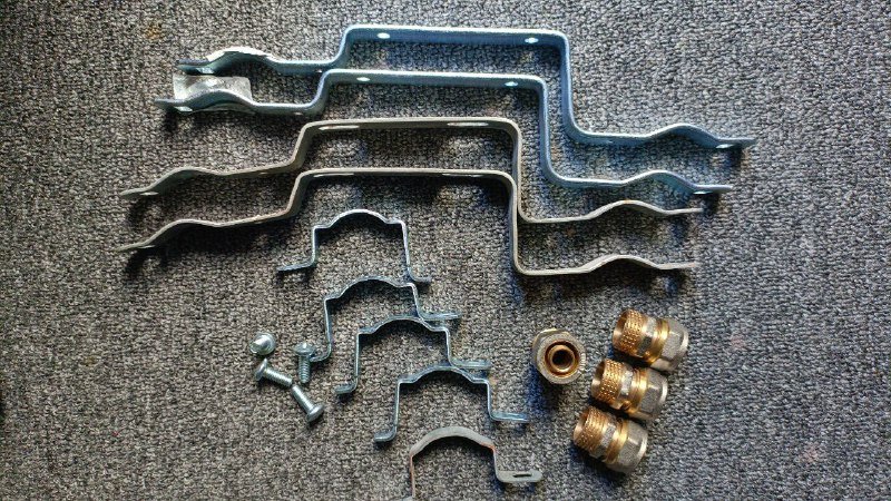 Фитинги обжимные 16мм и кронштейны для коллекторов