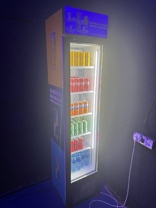 Холодильник витрина Red Bull