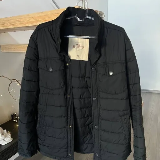 Легкий пуховик Hollister XL