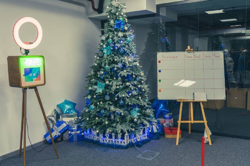 Елка 230 см с искусственным снегом и игрушками