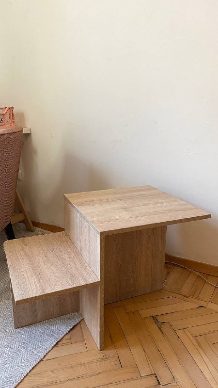 Асимметричный стол