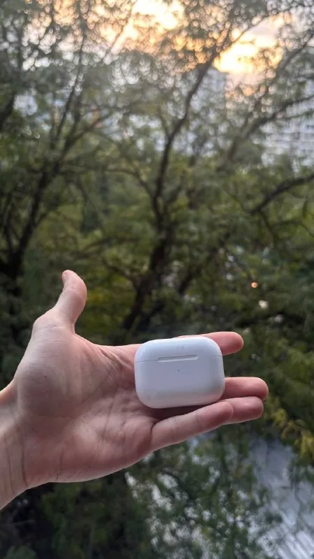 Кейс от вторых AirPods