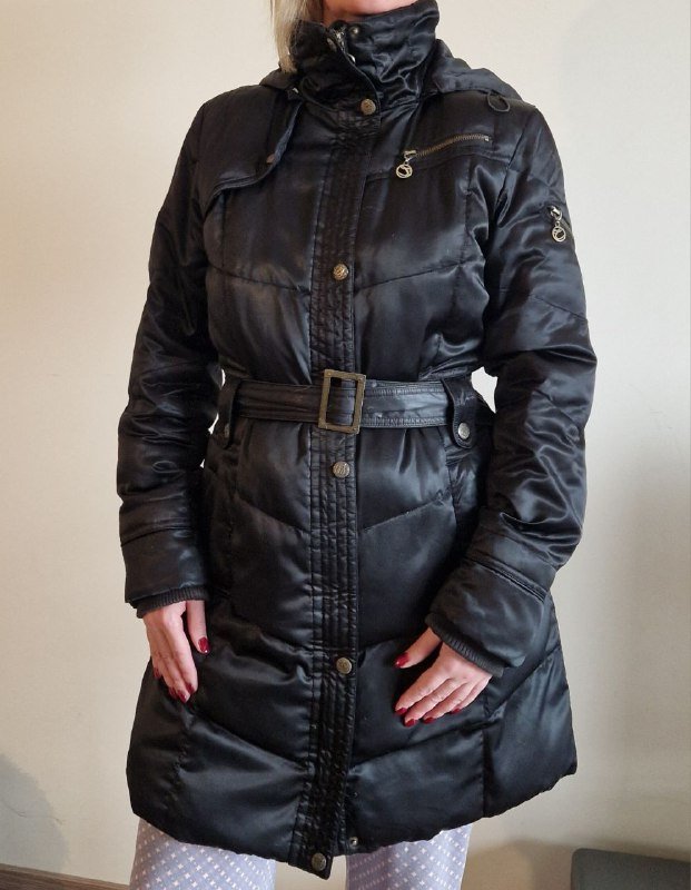 Зимняя куртка на пуху с капюшоном и поясом, размер M 2