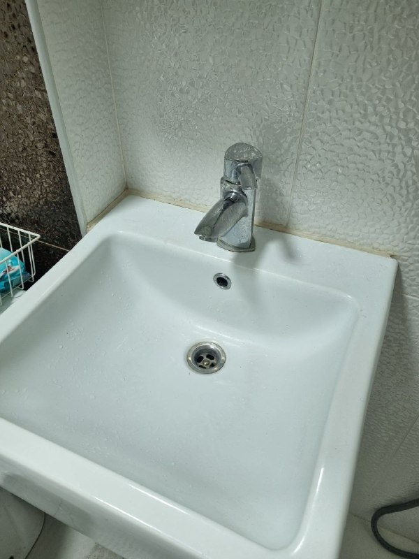 Раковина с краником, Люстра большая 4