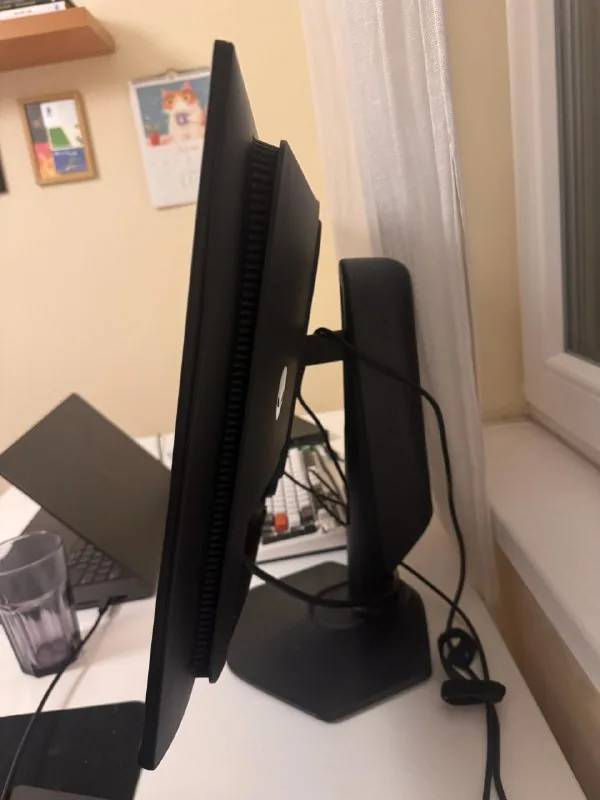 AW2725DF monitor 1