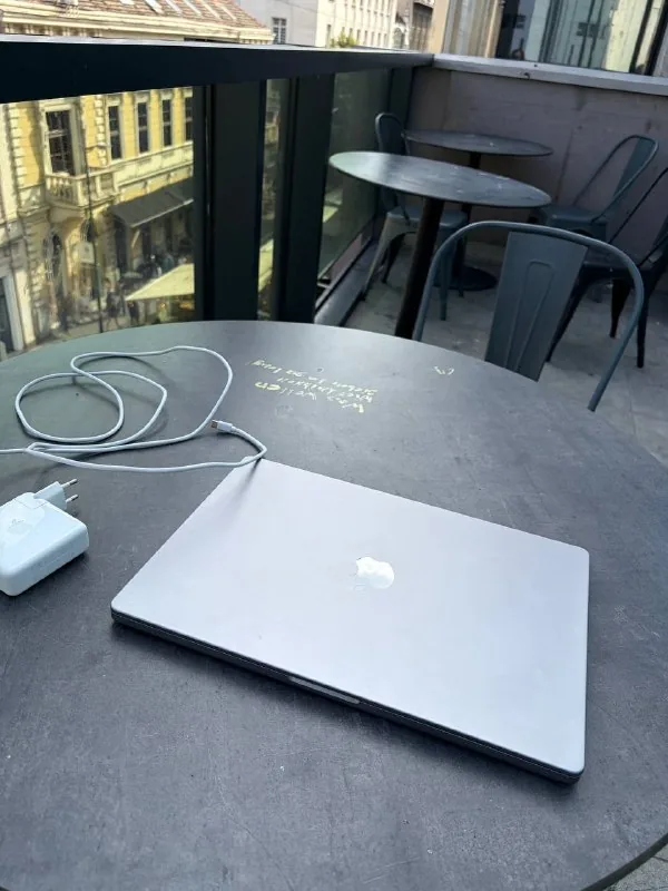 MacBook Pro ноутбук 1