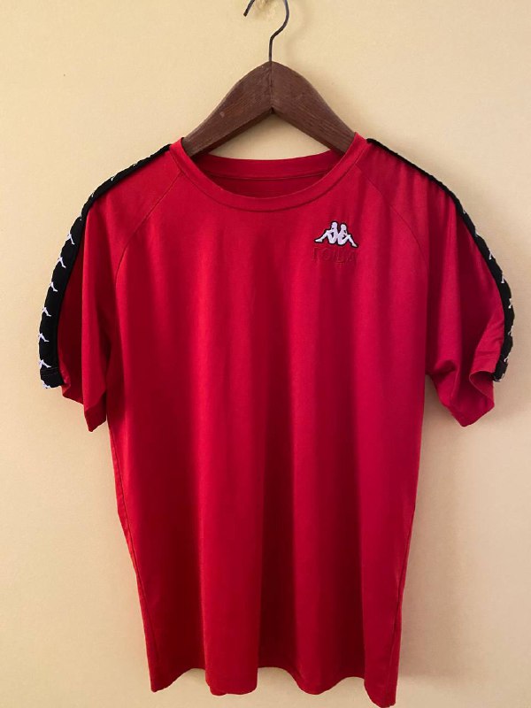 Духи Dolce&Gabbana, худи Champion, рубашка Wrangler, кофта Kappa&Gosha Rubchinskiy, жакет Italia 6