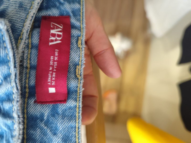 Кроссовки Lacoste белые, джинсы Zara, зимняя шапка 4