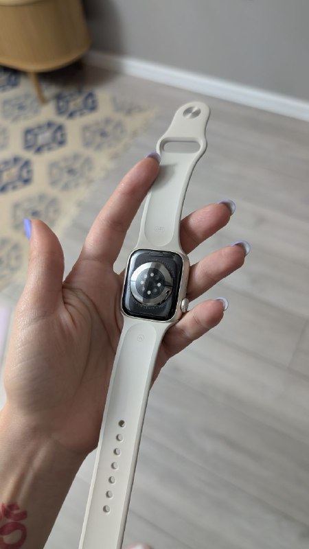 Apple Watch 8 in good condition 4