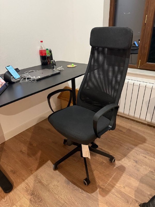 кресло-стул IKEA MARKUS, стол IKEA MITTZON