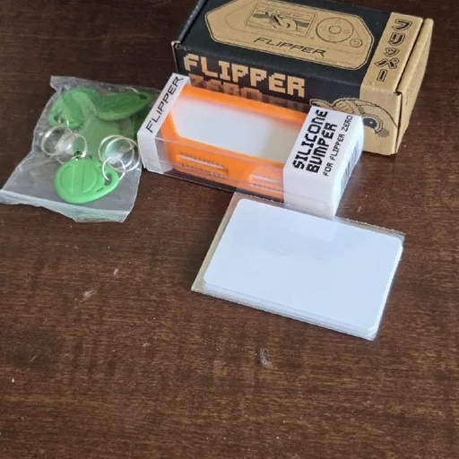 Flipper Zero с ништячками