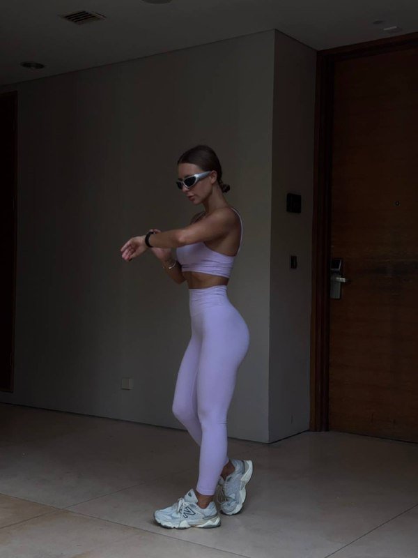 Розовый спортивный топ 3