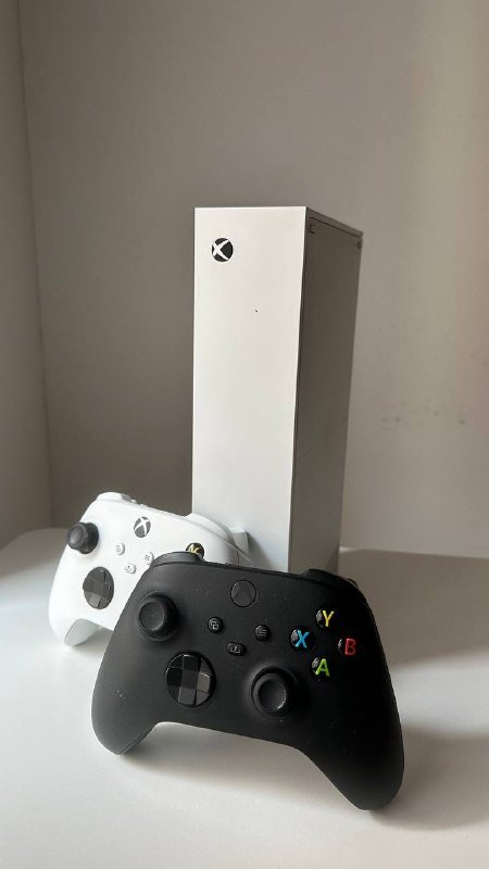 Xbox Series S 512 MB, два оригинальных джойстика