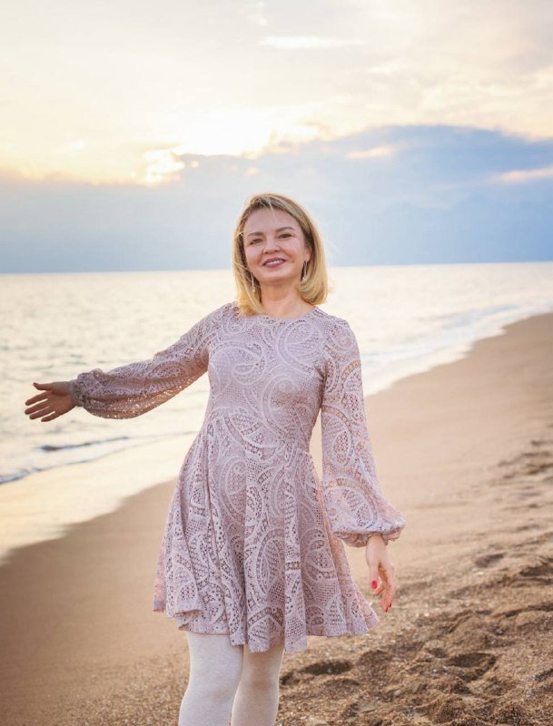 Платье из кружева нюдовое размер S