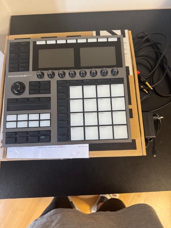 Аудио контроллер Native Instruments MASCHINE+