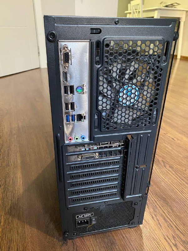 Компьютер, клавиатура Trust GXT833, внешняя звуковая карта Ugreen 4