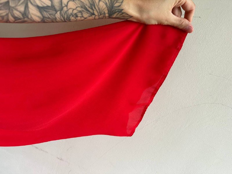 Красное платье с расклешенными рукавами MOHITO 4