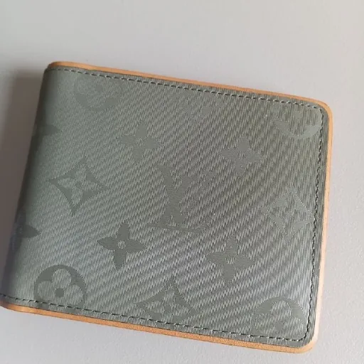 Кошелёк Louis Vuitton, очки, камера A4 Tech HD