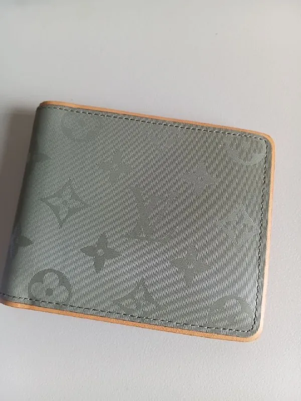 Кошелёк Louis Vuitton, очки, камера A4 Tech HD 1
