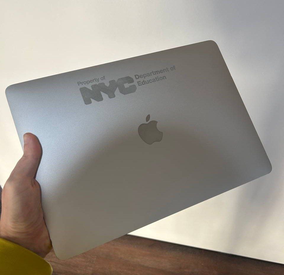 MacBook Air 13-inch M1 2020 8GB RAM 256 Storage