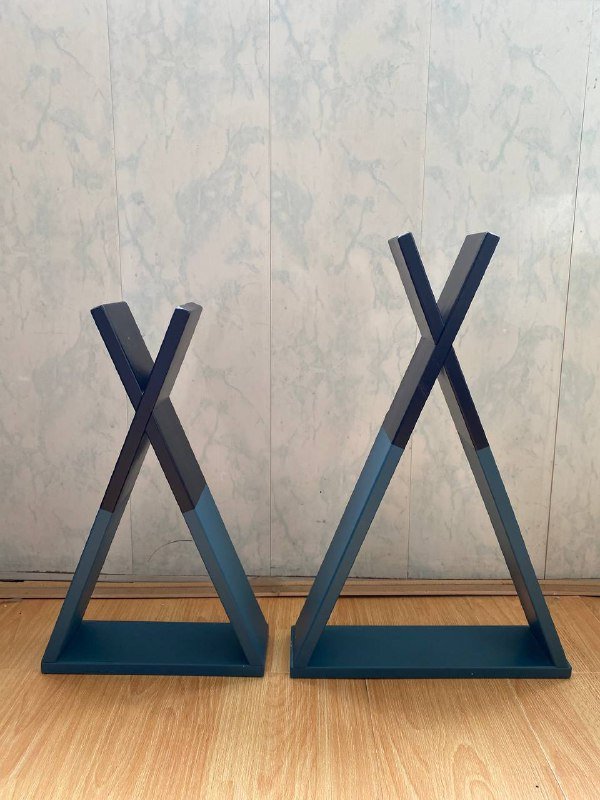 Три окрашенные полки из сосны, две большие и одна маленькая 2