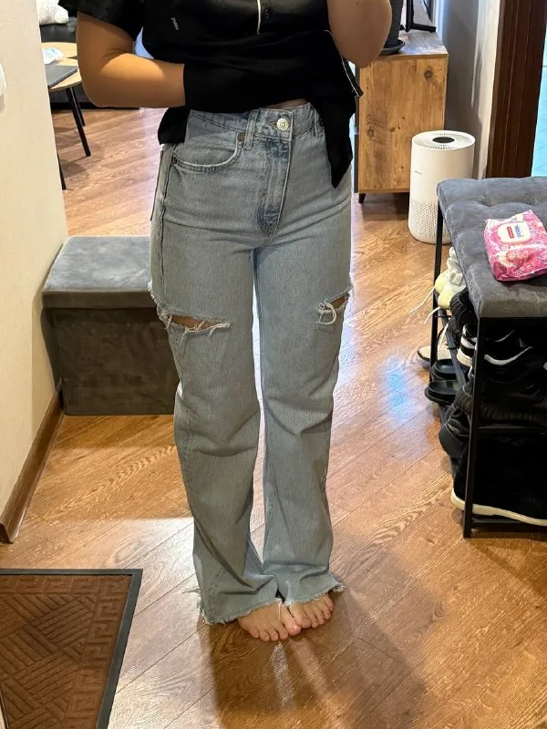 Джинсы с разрезами Zara