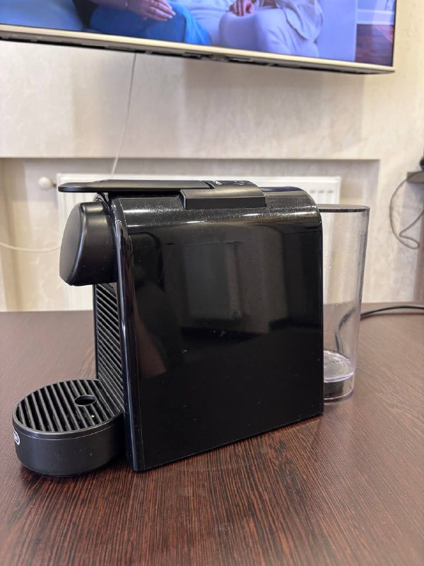 Кофемашина DeLonghi Essenza Mini