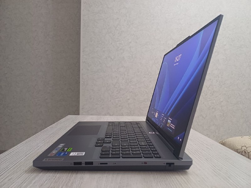 Игровой ноутбук Lenovo Legion 5 16IRX9 8