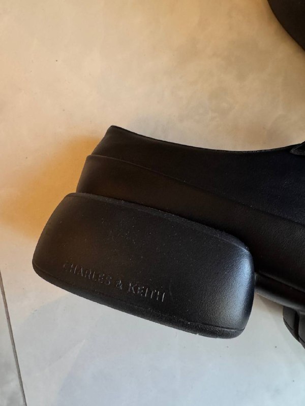 Туфли Charles & Keith размер 41 черные новые 2